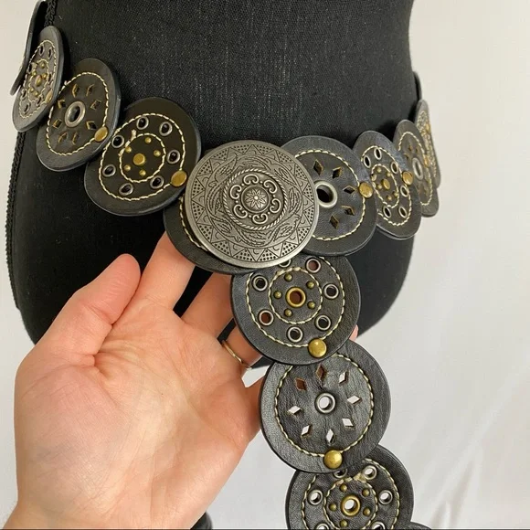 Boho circle cutout hip concho belt - Picture 3 of 9